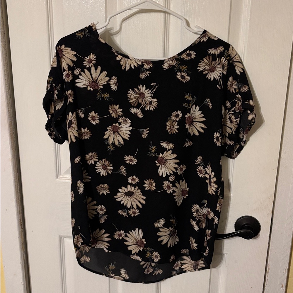 Lot of Maurice’s work wear tops all M except black top is small - Picture 9 of 10